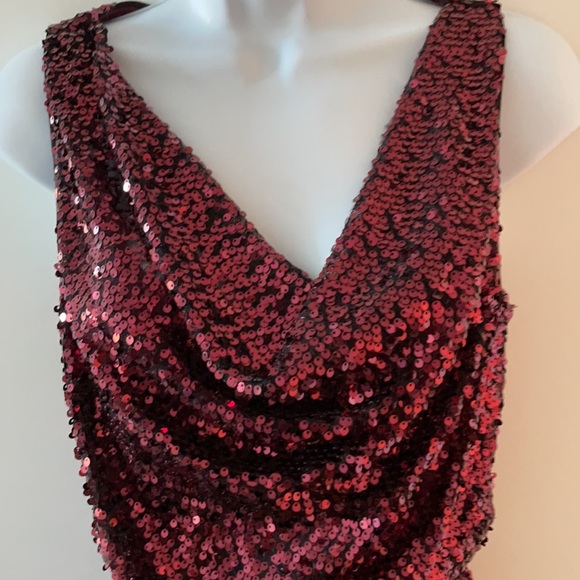 Cache red sequin mini dress, cowl neck, elastic waist W/ black tie belt size 4 - Picture 2 of 7